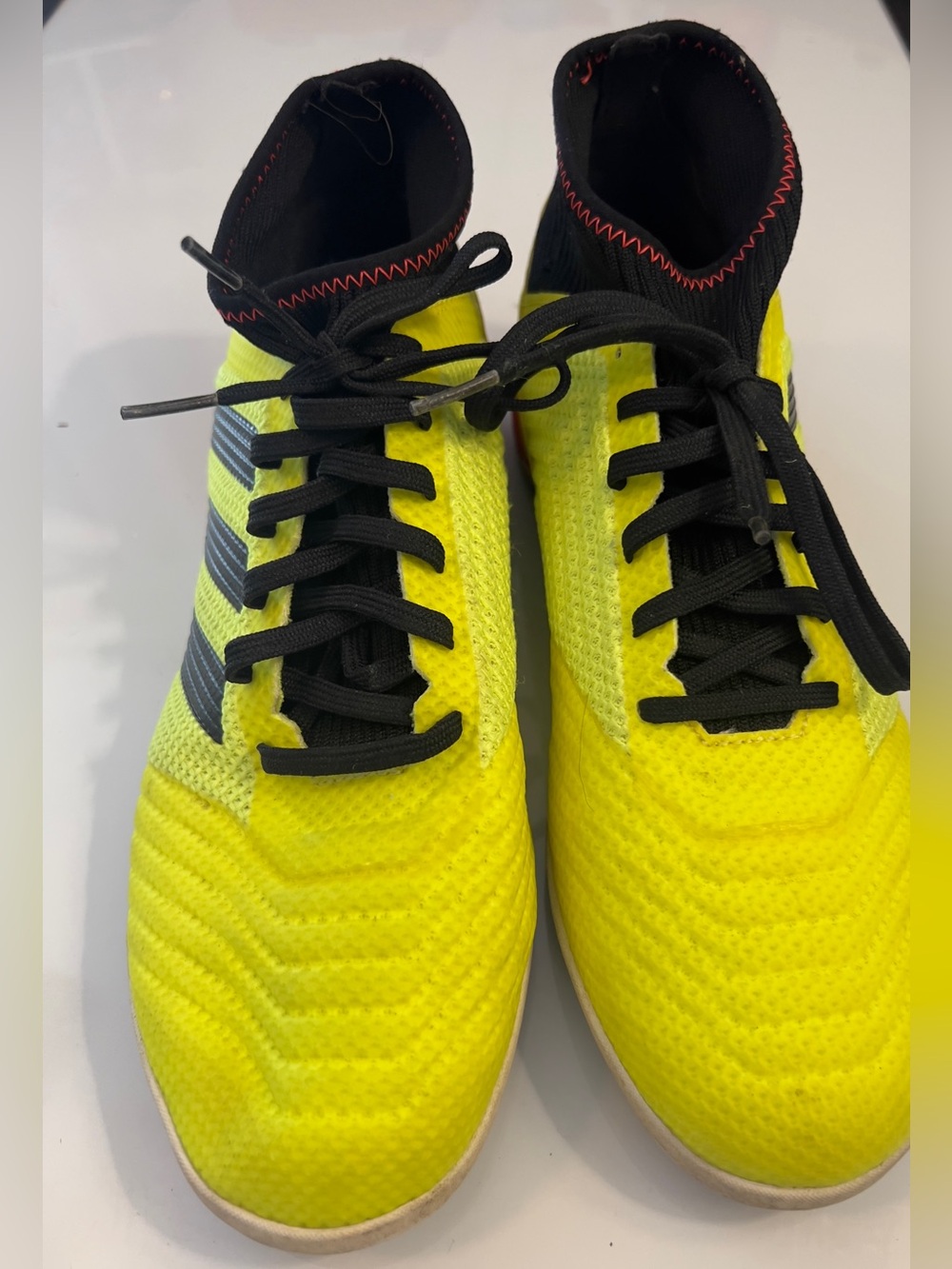 Men's Adidas Predator Neon Yellow Indoor Soccer Shoes with Black Accents Size 9